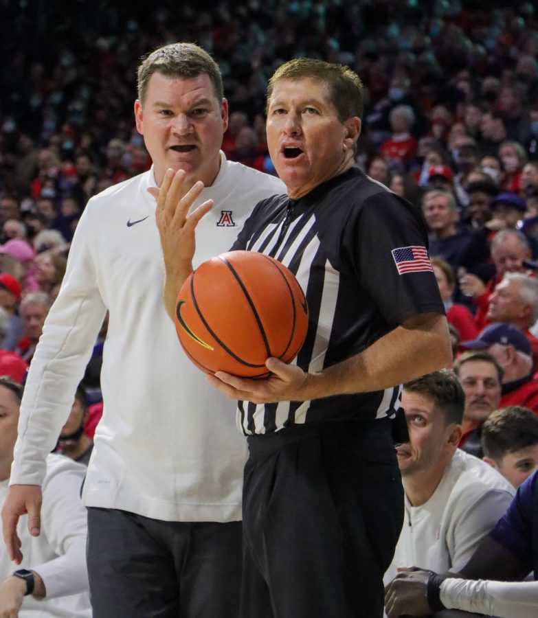 Head+coach+Tommy+Lloyd+of+the+Arizona+mens+basketball+team+yells+at+a+referee+on+Wednesday%2C+Dec.+15%2C+in+McKale+Center.+The+Wildcats+went+on+to+win+the+game+101-76.