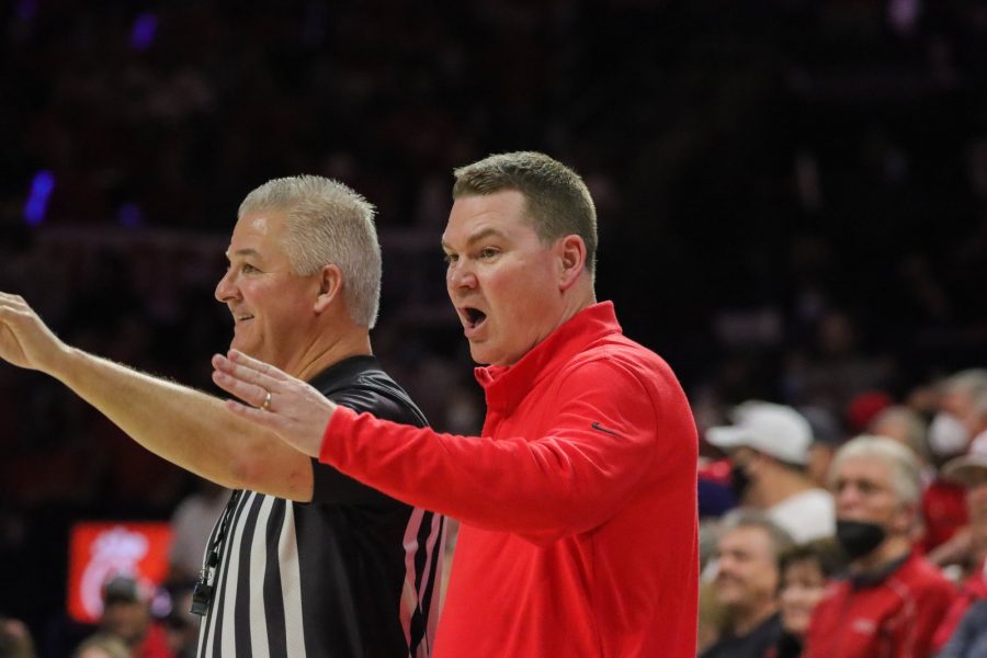 Head coach Tommy Lloyd talks to a referee about a call on the court on Saturday, Feb. 19 in McKale Center. The Arizona mens basketball team would go on to win in the final second, 84-81.