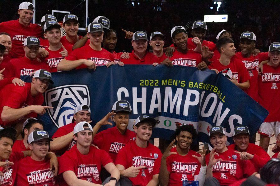 The+Arizona+mens+basketball+team+poses+for+a+picture+in+McKale+Center+on+March+5.+The+Wildcats+won+the+game+against+California+89-61.