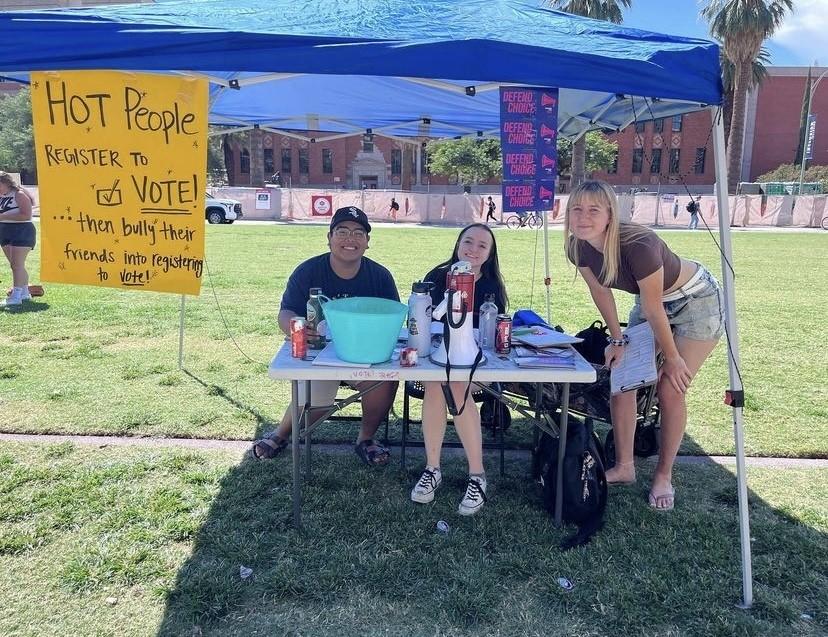 Mission for Arizona volunteers register people to vote on the UA Mall. (Courtesy of Sophie Rodriguez-Beaugrand)