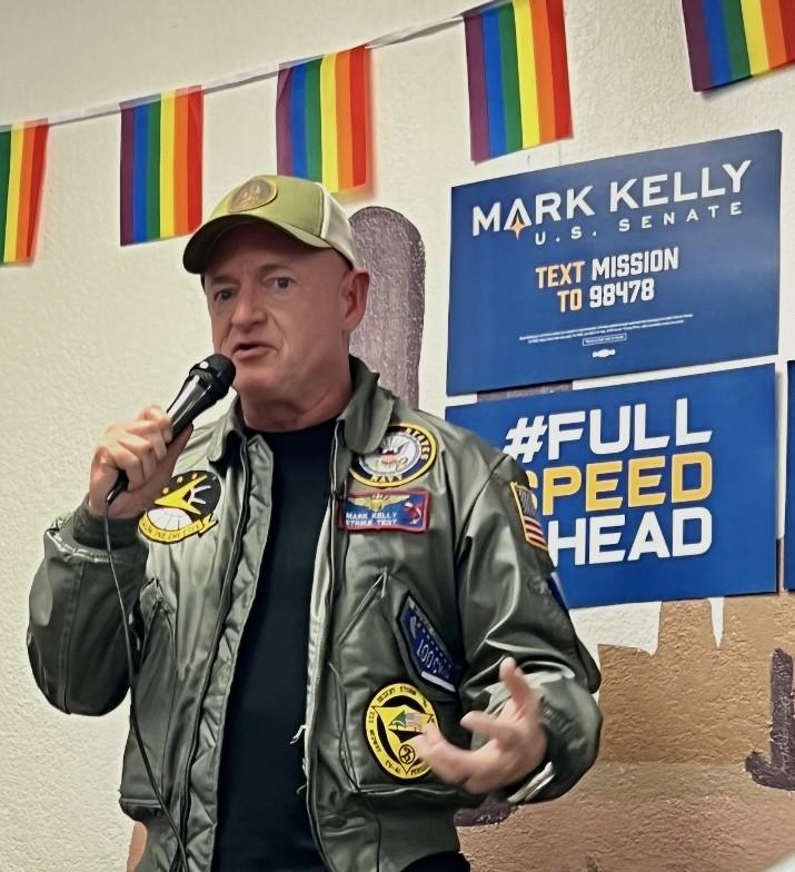 Incumbent Senator Mark Kelly gives a speech to a crowd of students and supporters about his campaign. (Photo by Lorenia Valdez)