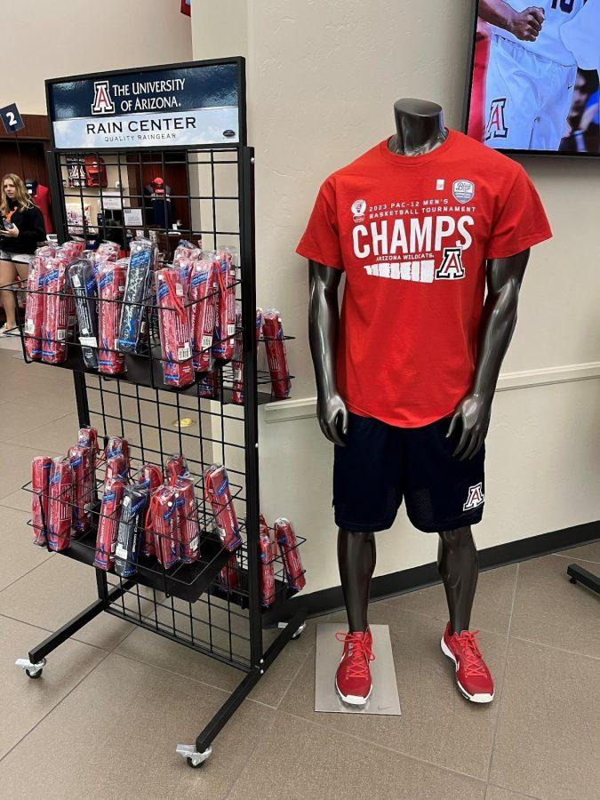 The University of Arizona BookStores unveiled the Pac-12 Championship shirts days after the Arizona mens basketball team defeated UCLA in Las Vegas on Saturday, March 11. (Photo by Jacob Perrine from El Inde Arizona)