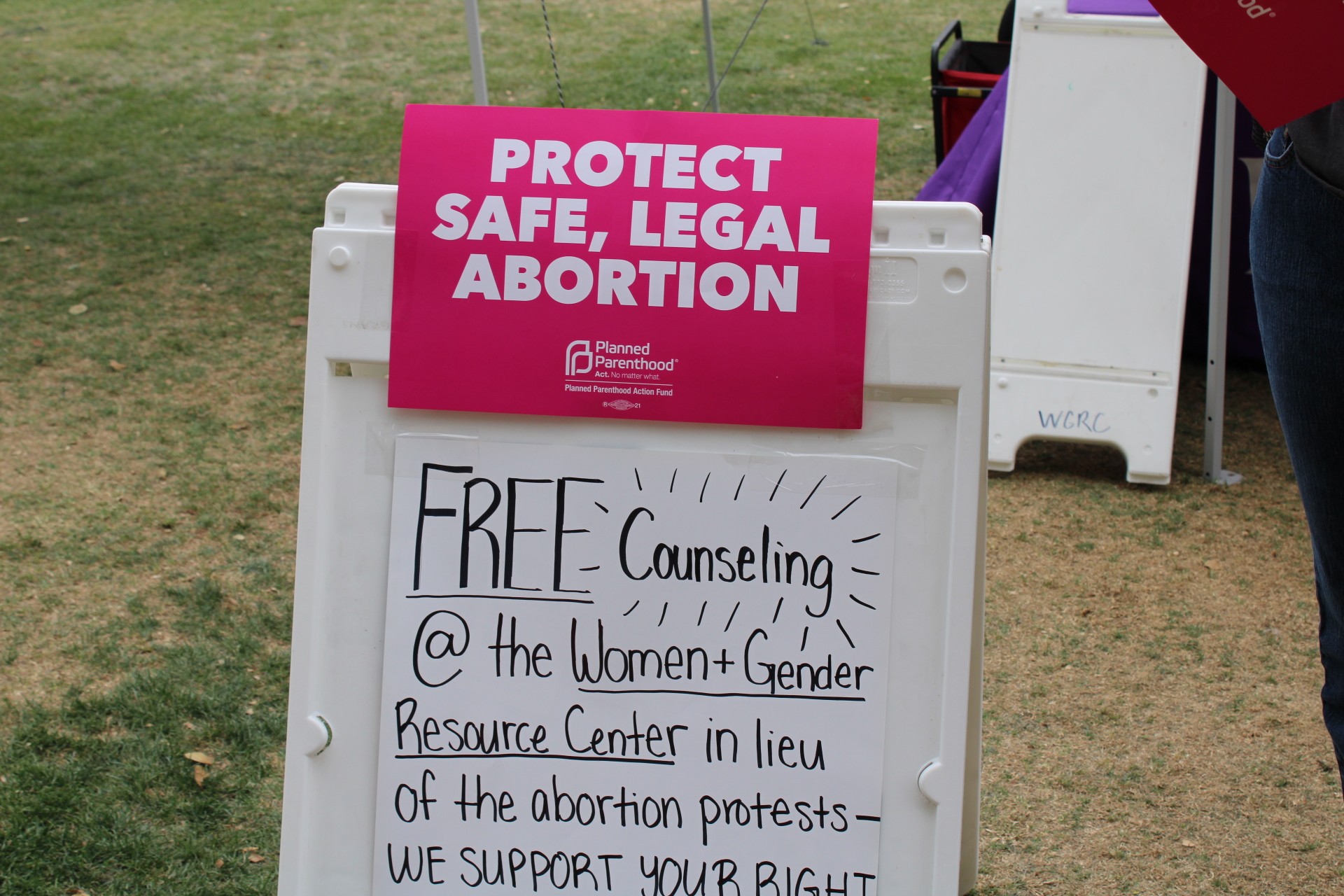 A sign on the UA Mall informs students that the Women and Gender Resource Center is offering free counseling on Thursday, April 13. The move was made after an anti-abortion group set up a demonstration displaying several large, graphic images depicting blood and dead people in the middle of the campus for two consecutive days, which sparked a counter-protest on the second day.