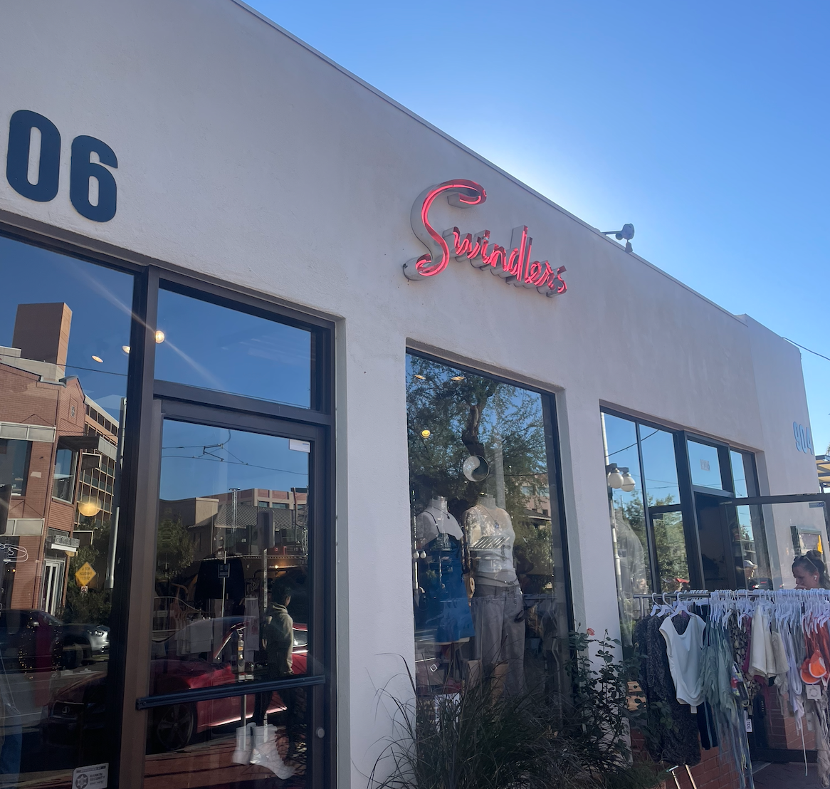 Swindlers+is+a+Tucson-based+boutique+that+caters+to+the+fashion+trends+of+University+of+Arizona+students.+The+shop+can+be+found+near+campus+at+906+E.+University+Blvd.