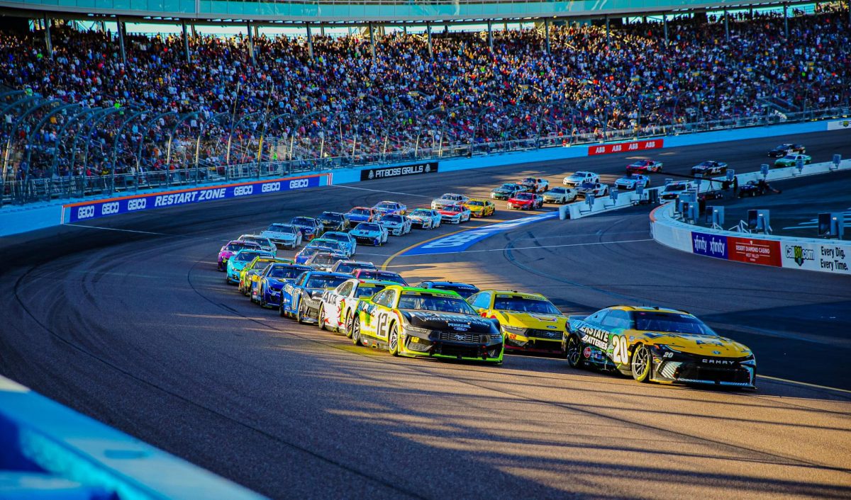 The field takes the green flag late in the NASCAR Championship Race at Phoenix Raceway on Nov. 10. The race in Phoenix was 312 laps long totalling in 500 kilometers. 
