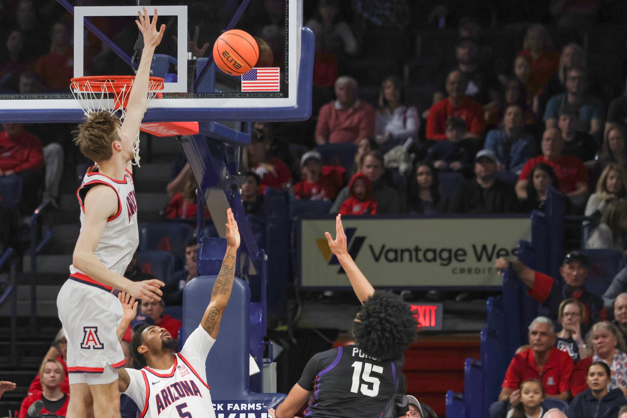 Arizona men’s basketball wins fifth straight victory over West Virginia