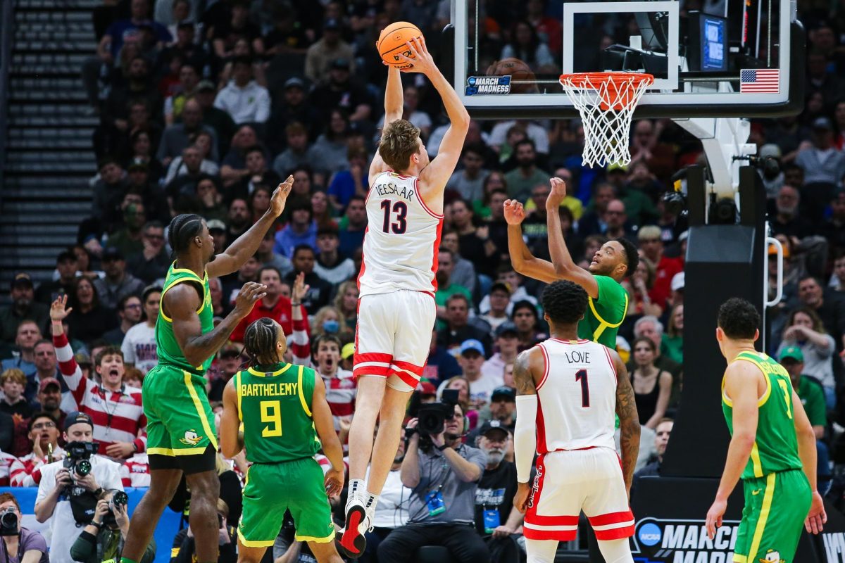 No. 4 Arizona men’s basketball outlasts No. 5 Oregon to advance to the Sweet 16